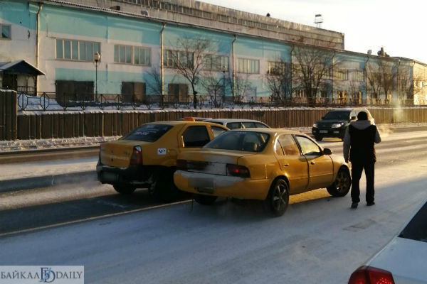 Телефон такси в улан удэ. 200 200 Такси Улан-Удэ. Улан Батор такси.