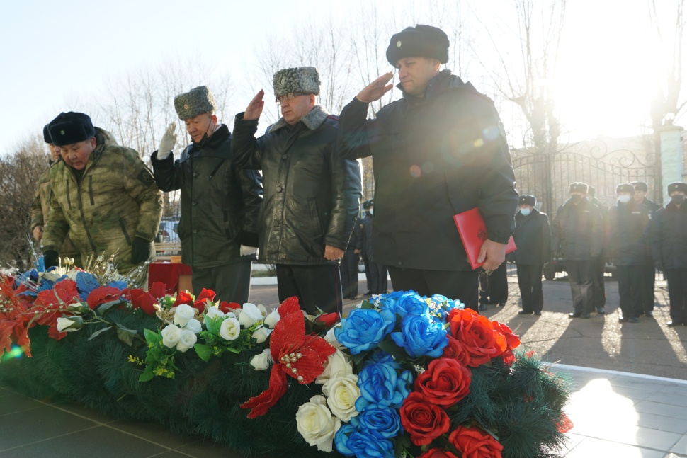 Новости бурятии и улан удэ свежие. Охрана Улан Удэ Филиппов. С праздником вневедомственной охраны. Евгений Егорович ветеран вневедомственной охраны Улан-Удэ. Погиб при исполнении.