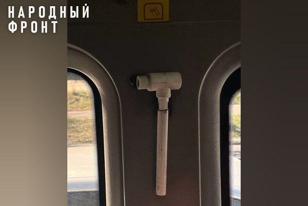 В улан-удэнском автобусе аварийный молоток заменили куском трубы