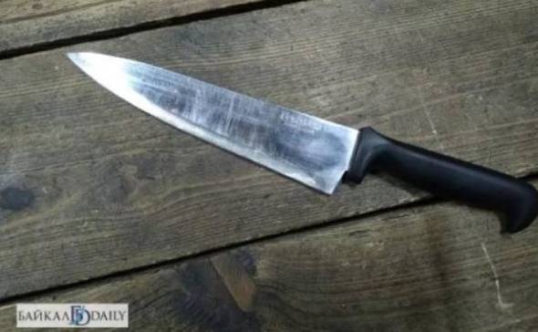 В Бурятии 58-летняя женщина вонзила нож мужу в грудь