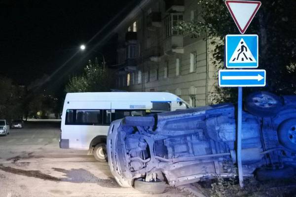 В Улан-Удэ в ДТП с маршруткой пострадали два подростка 