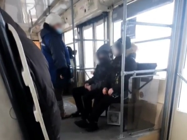 В Улан-Удэ пассажирка трамвая довела кондуктора до слёз 