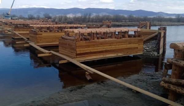 В Бурятии строят новый мост из лиственницы 
