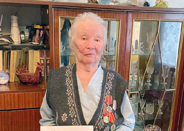 В Улан-Удэ поздравили ветерана с 90-летием