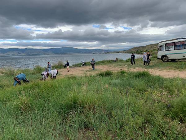 В Бурятии просят спасти озеро Гусиное от мусора 