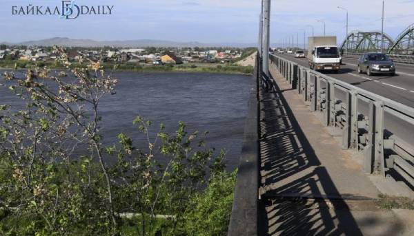 В Улан-Удэ мужчина упал с Селенгинского моста