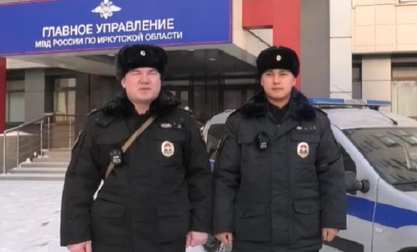 В Иркутске полицейские за несколько минут доставили в больницу 1,5-годовалую девочку 