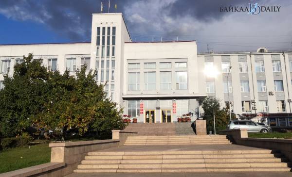 Депутаты горсовета Улан-Удэ обсудили проблему текучки кадров среди муниципальных служащих 