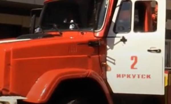 В Иркутске тушат пожар в трамвайном депо 