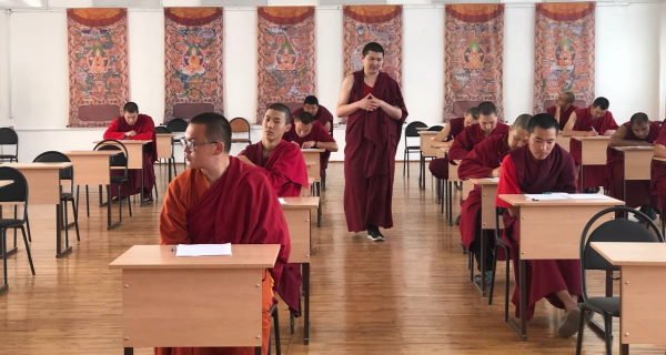 В Буддийском университете в Бурятии студенты сдают экзамены