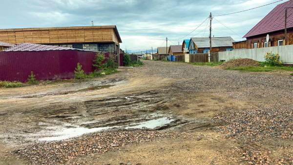 В Улан-Удэ жители Левобережья тонут в грязи 