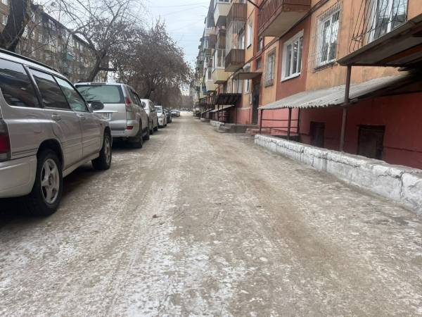 В Улан-Удэ проверяют, хорошо ли убирают снег возле домов