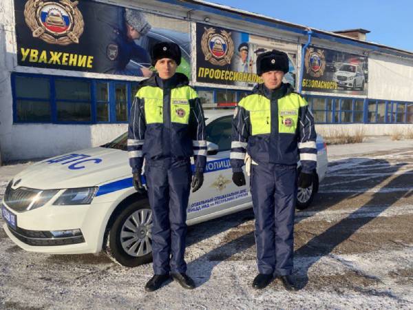 В Улан-Удэ сотрудники ГИБДД оказали помощь при пожаре 