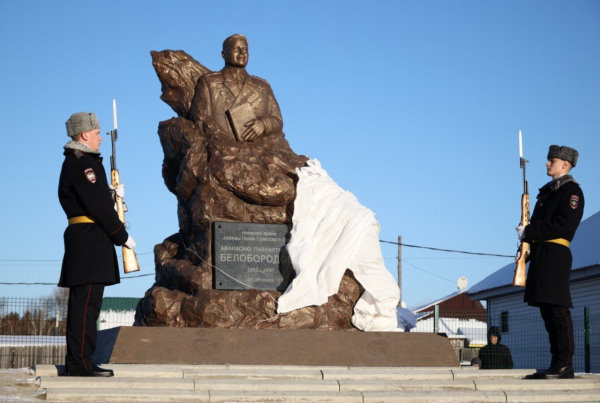 В Иркутской области открыли памятник дважды Герою Советского Союза