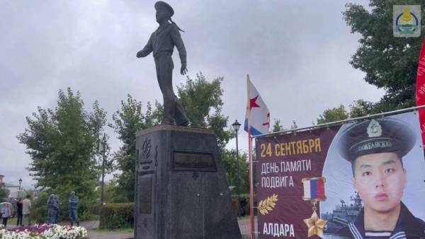 В Улан-Удэ почтили память Героя России Алдара Цыденжапова 