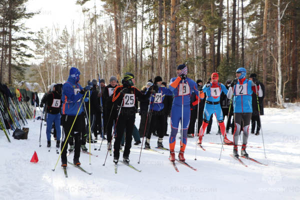 В Улан-Удэ сотрудники МЧС Бурятии соревновались в лыжной гонке