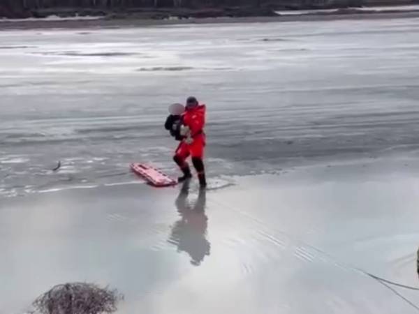 В Иркутской области четверо играющих детей провалились под лёд 
