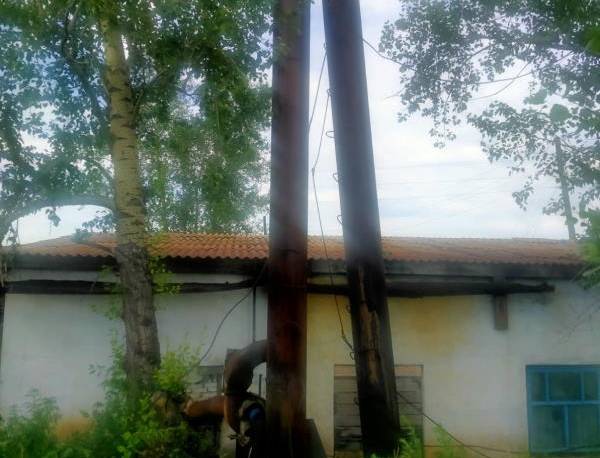 В Бурятии упала 20-метровая труба школьной котельной 