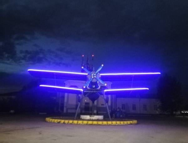 Самолёт-памятник в аэропорту Улан-Удэ преобразился