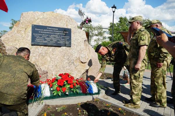 В Бурятии росгвардейцы почтили память ветеранов боевых действий