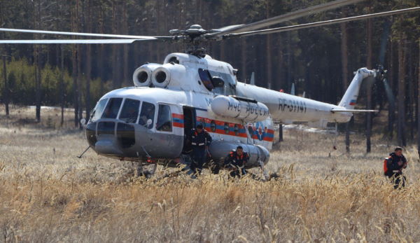 Вертолётом Ми-8 к пожару в Бурятии доставили авиадесантников