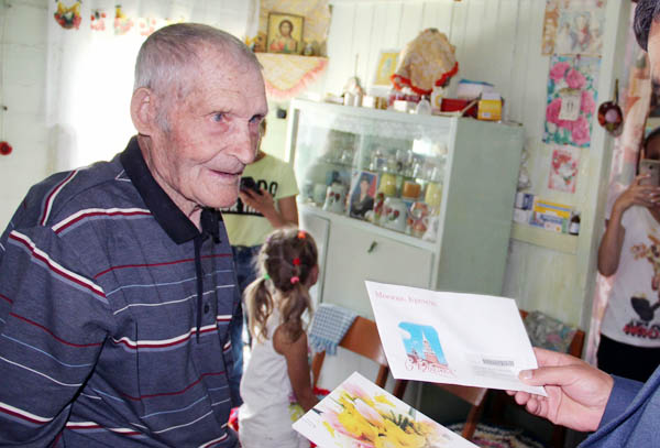 В Бурятии тракторист отпраздновал 90-летний юбилей