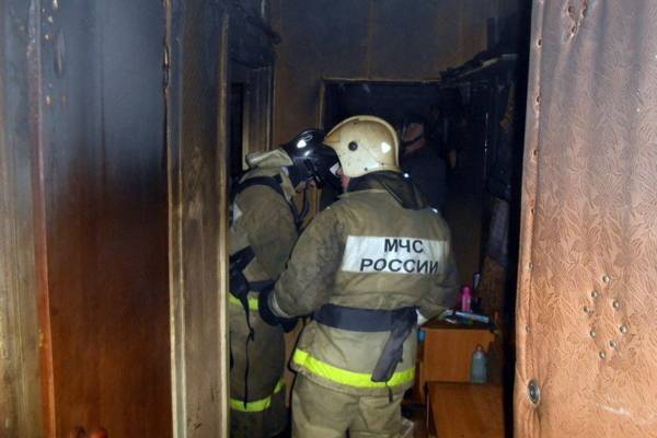 В Забайкалье на пожаре спасли женщину, потерявшую сознание 