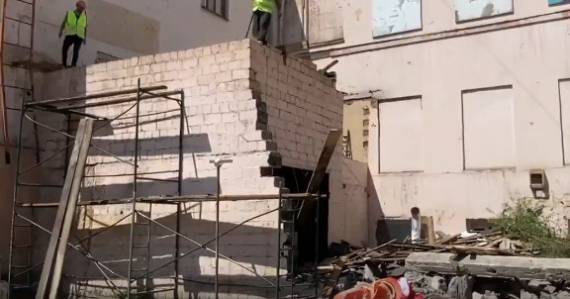 В Улан-Удэ идут демонтажные работы в старом здании театра «Ульгэр»