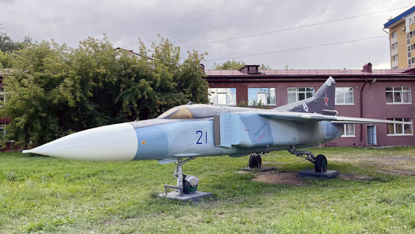 В Иркутске отреставрировали самолёт-памятник «МиГ-23»