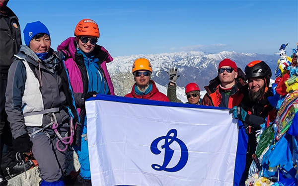 Альпинисты Бурятии совершили восхождение в честь Дня Победы