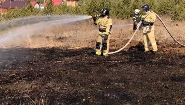 В Бурятии село спасли от степного пожара 