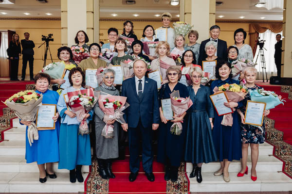 24 лучших учителей Бурятии наградили в Улан-Удэ