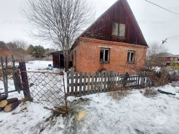 Под Иркутском в горящем доме погибла пенсионерка