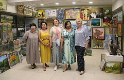 В Улан-Удэ прошла встреча с московскими художницами