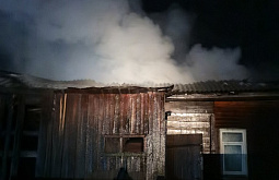 В Бурятии горел двухквартирный жилой дом