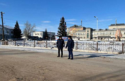 Глава района Бурятии получил представление прокуратуры из-за снежных накатов