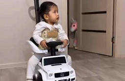 Малышке из Бурятии, получившей чудо-укол за 160 миллионов, исполнилось два годика
