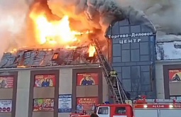 В Иркутской области потушили крупный пожар в трёхэтажном магазине