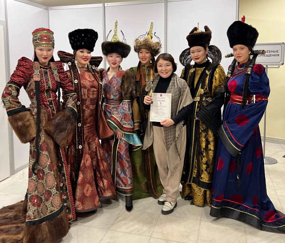 Дизайнер из Бурятии победила на конкурсе национальной моды в Москве