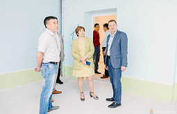 Мэр Улан-Удэ проверил ход ремонта школы №50