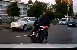 В Братске пьяный мотоциклист устроил гонки с сотрудниками ГИБДД 