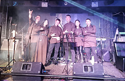 В Улан-Удэ на концерте этно-рок группы дважды станцевали ёхор