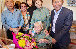 В Бурятии поздравили 100-летнего ветерана образования