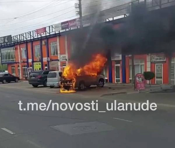 В Улан-Удэ женщина пострадала в горящем автомобиле 