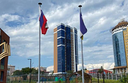 В школах Улан-Удэ неделя будет начинаться с поднятия флага 