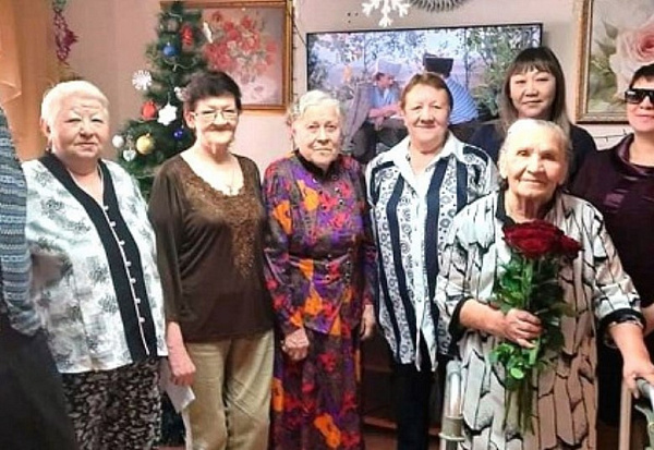 В Улан-Удэ подопечная центра «Доверие» отметила 90-летний юбилей