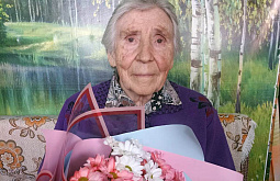 Жительницу юга Бурятии поздравили с 90-летним юбилеем