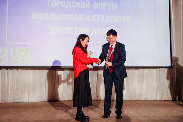 В Улан-Удэ наградили лучших волонтёров и организаторов добровольческой деятельности