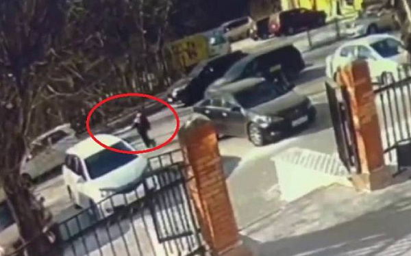 В Улан-Удэ автомобиль сбил девочку, выбежавшую на дорогу