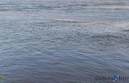 В Ангарске подростки едва не утонули, переходя реку вброд